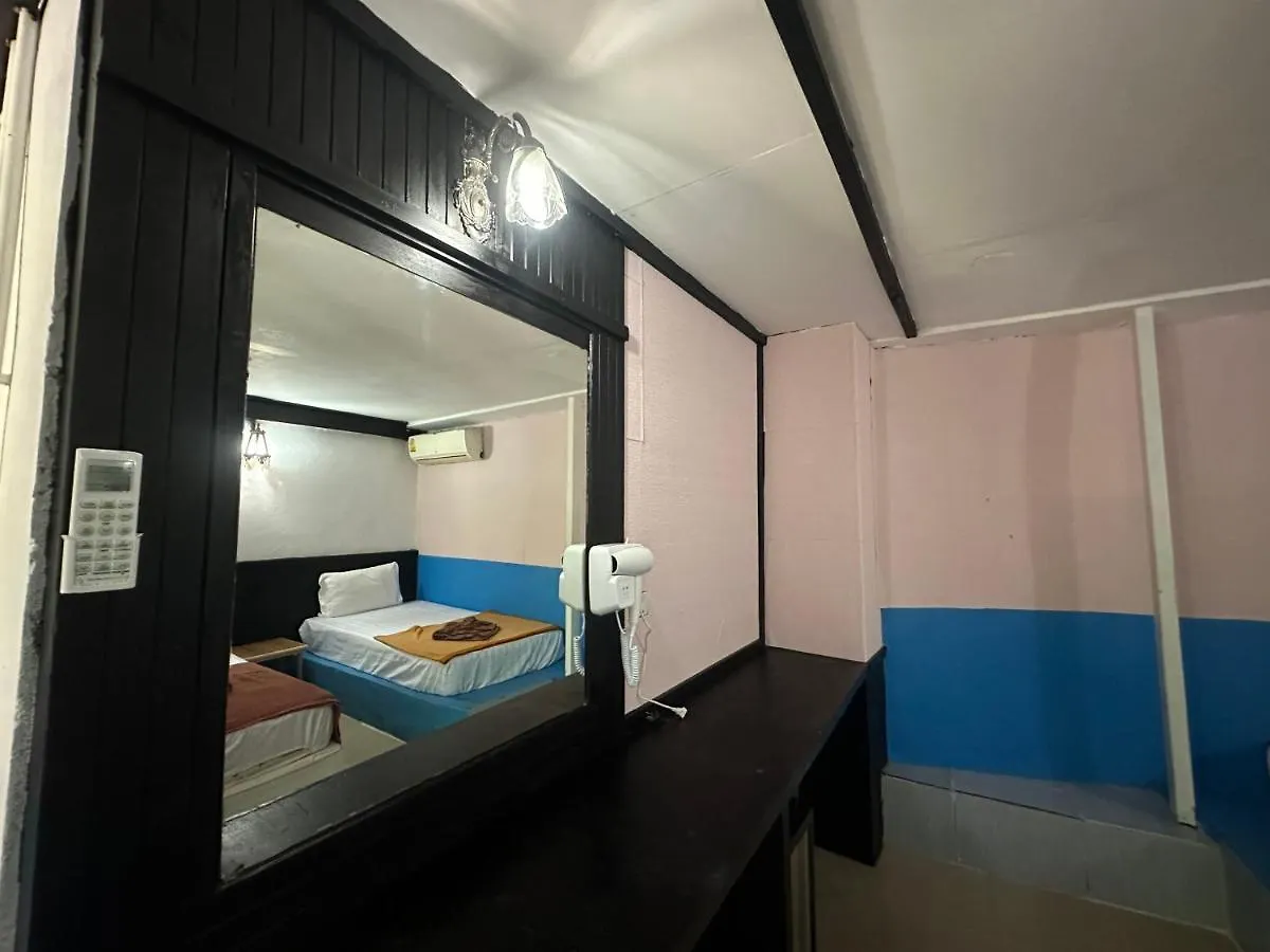 Phiphi Film House Hotel